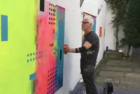 Manfred Plathe lädt am Sonntag zur Live-Painting-Aktion – so wie hier im Juni bei der „Kultur in den Altstadthöfen“.