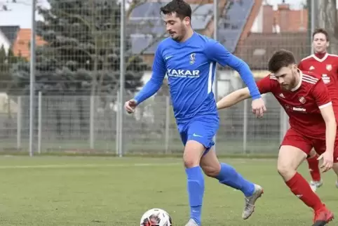 Matteo Randazzo könnte vielleicht doch wieder in ein paar Wochen eine Option für den VfR sein. Das Kreuzband ist wohl „nur“ ange