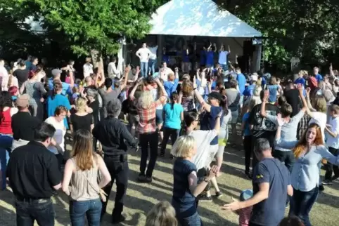Das Team der Dürkheimer Lebenshilfe versteht es auch zu feiern, wie hier beim Parkfest in der Kurstadt.