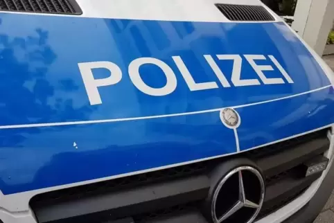 Wer Hinweise zu dem Unfall in der Münchweilerer Uttentalstraße geben kann, soll sich bei der Polizei in Rockenhausen melden.