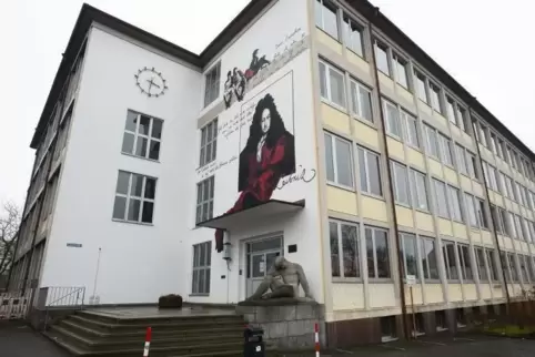 Das Leibniz-Gymnasium will eine von 15 Informatik-Profil-Schulen werden. Das Bildungsministerium Rheinland-Pfalz entscheidet dar