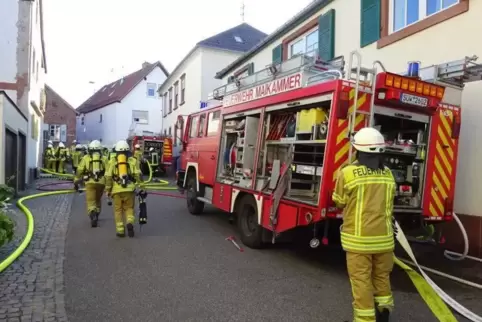 Mit sieben Fahrzeugen waren die Wehrleute im Einsatz.