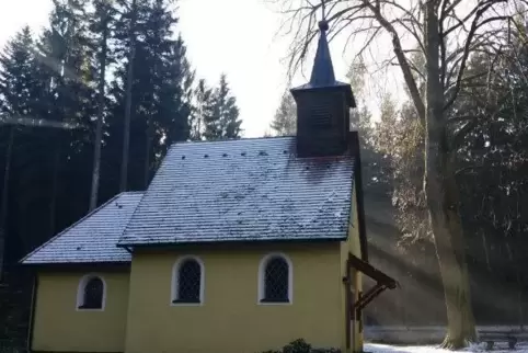 Aus einem Bild an einer Tanne entstand über die Jahre eine Kapelle.