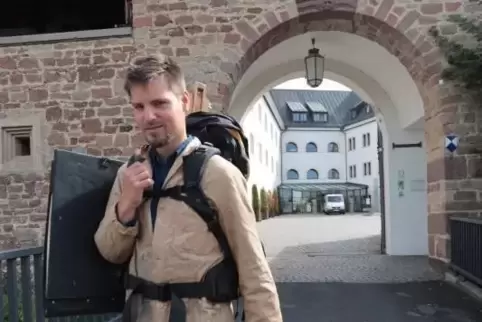 Los geht es: Heinrich Mauersberger, Leipziger Maler, unterwegs im Leiningerland.