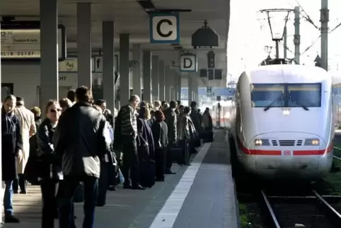 Vom ICE-Knotenbahnhof Mannheim fahren stündlich mindestens sechs ICE-Züge ab. 