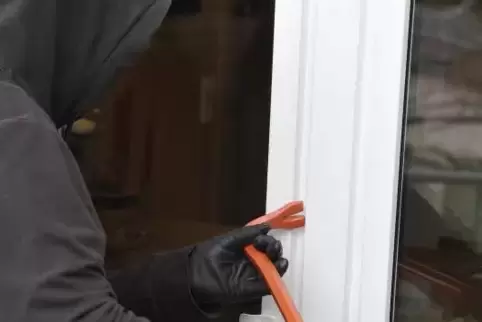Mit Gaunerzinken markieren Einbrecher gern lohnende Ziele.