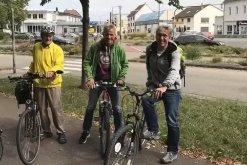 Schwierige Kreuzung: Hans Wels, Tom Kemmer und Bernd Webel (von links) am „Rauschenden Wasser“.