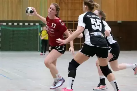 Schon im März gegen Osthofen dabei: Waldsees Lea Eckrich (links).