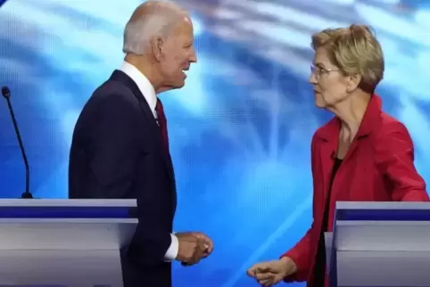 Joe Biden (links) und Elizabeth Warren führen das Feld der Herausforderer von US-Präsident Donald Trump an.