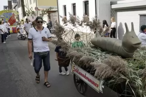 Mit dem Schlammbrummer, einem neuen Pfälzer Fabelwesen, präsentierte sich der Verein- für Heimatpflege und Naturschutz beim Kerw