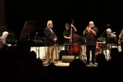 Christof Heringer (links) gab ein tolles Konzert mit (von links) Jiggs Whigham, Matthias Wolf, Helmut Becker, Uli Geßner und Tho