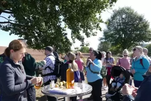 Wissenswertes und Kulinarisches gab es bei der Mostbirnen-Wanderung.
