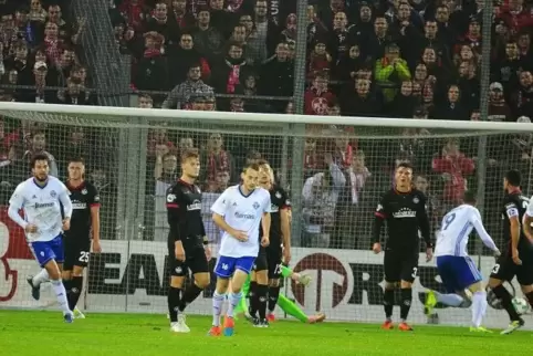 Knapp 9000 Zuschauer erlebten vor einem Jahr das spannende Pokalderby zwischen dem FKP und den FCK-Profis.