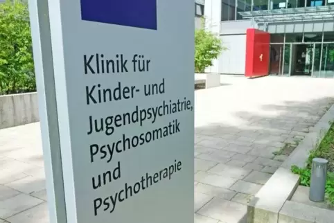 Die Kinder- und Jugendpsychiatrie des Uniklinikums in Homburg: Hat hier ein pädophiler Arzt jahrelang Kinder bei Untersuchungen 