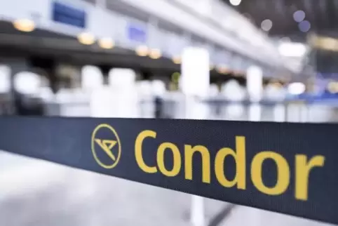 Der Staat will dem Ferienflieger Condor nach Informationen aus Verhandlungskreisen mit einem Überbrückungskredit helfen. 