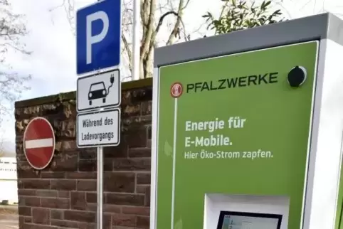 Eine Schnelladestation der Pfalzwerke in Frankenthal.
