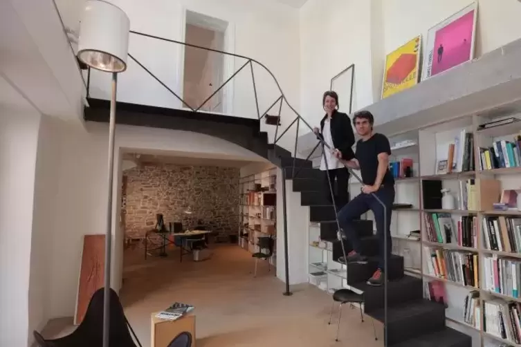 Die Architekten Anja Hennecke-Honigmann und Christian Hennecke zeigen gern, was sie aus dem Weinhaus Moser gemacht haben.