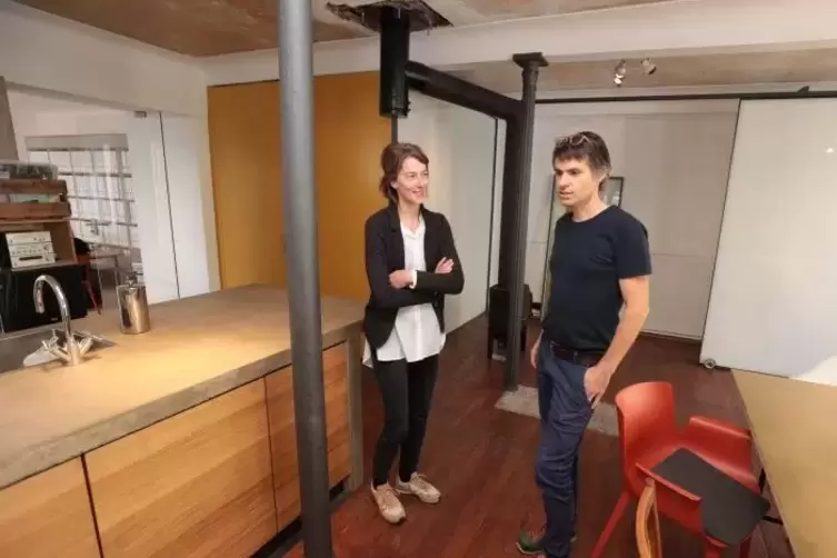Die Architekten Anja Hennecke-Honigmann und Christian Hennecke zeigen gern, was sie aus dem Weinhaus Moser gemacht haben.