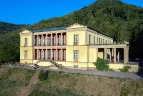 Schloss Villa Ludwigshöhe war Mitte des 19. Jahrhunderts als Sommersitz für den bayerischen König Ludwig I. erbaut worden.