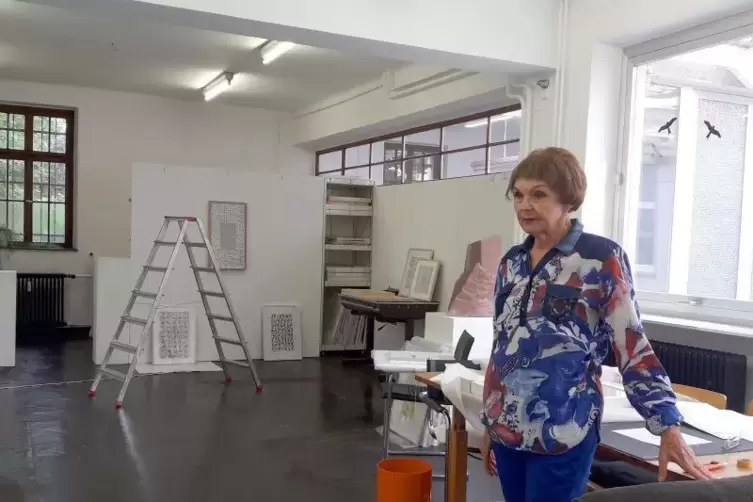 Hedda Wilms in ihrem Zweibr&uuml;cker Atelier in der Kaiserstra&szlig;e 53a.