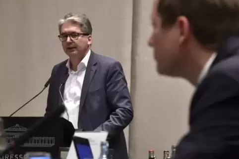 Kennt aus seiner Zeit keinen Fall, in dem es Beschwerden über zu lange Beatmungszeiten auf der Intensivstation der Frankenthaler
