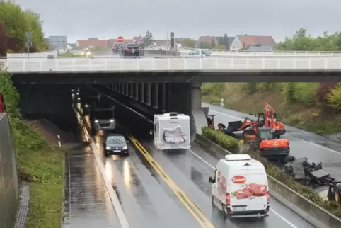 Am Montag wurde die B 10 gesperrt. Sie ist nun wieder für den Verkehr freigegeben. 