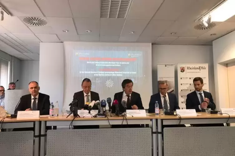 Das LKA hat die &Ouml;ffentlichkeit am Freitag bei einer Pressekonferenz informiert.