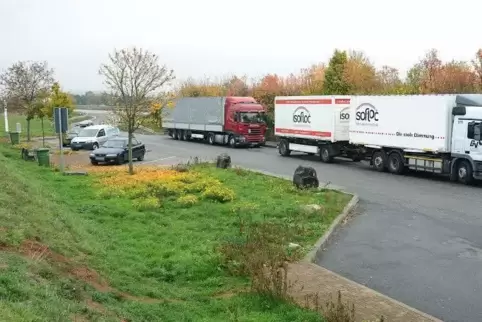 Der bestehende Parkplatz an der A 63 bei Steinbach soll ausgebaut werden. Geplant ist, dass anschließend in beide Fahrtrichtunge