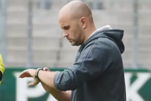 Dass Präsidium sprach ihm das Vertrauen aus: Patrick Fischer, der nach zehn Regionalligaspielen noch sieglose FKP-Trainer.
