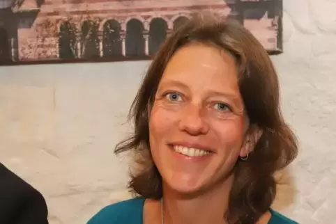 Kurz bevor Christiane am Freitag vor die Presse ging, hat sie im Rathaus ihre Bewerbung abgegeben.