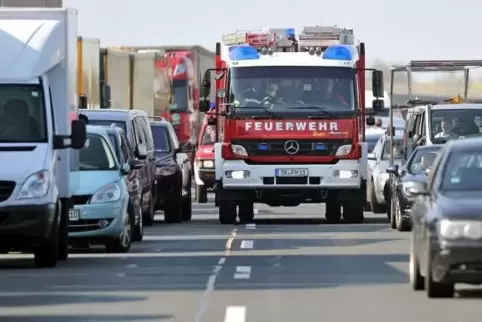 So ist es richtig: Die Rettungsfahrzeuge kommen durch.