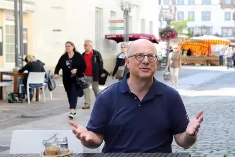 Michael Konrad (52) aus Landau schreibt seit 2007 die wöchentliche Kolumne „Ich mään jo blooß“ in der RHEINPFALZ am SONNTAG.
