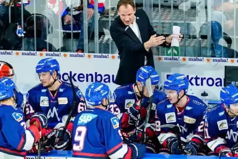 Anweisung zum Sieg: Trainer Pavel Groß feierte mit den Seinen den dritten Sieg in Serie. 