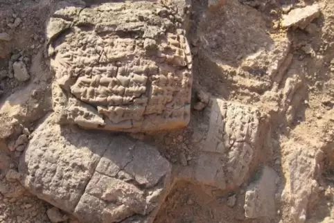Keilschrift auf Tontafeln in Haft Tappeh.