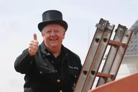 Schornsteinfeger könnten die Kontrollen ausführen.