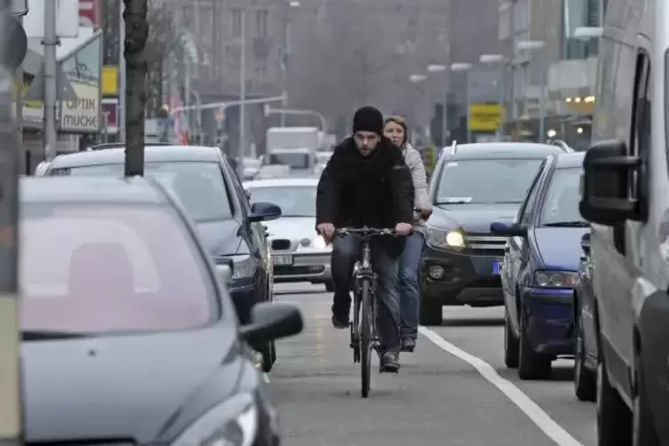 Mehr Radfahrer, weniger Autos: Ein konsequentes Umdenken fordern die Grünen, um etwas gegen das Verkehrschaos in den Quadraten z