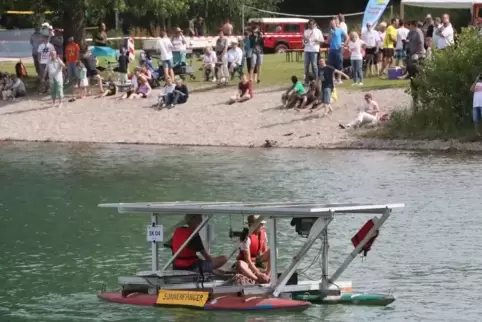 09.06.18: IVERSEN, Neuburg, Epplesee, Wettbewerb Solarboot, hier von der Realschule plus Kandel Jonathan Meisner und Luca Schmit