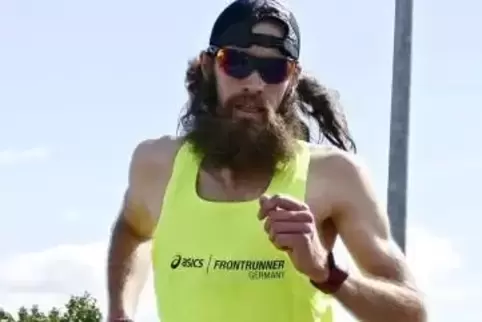 Max Kirschbaum gewann im Hauptlauf über zehn Kilometer die Klasse der Senioren M 30.