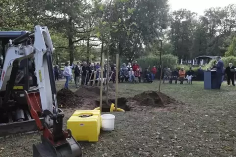 Einheitsbuddeln in Kandel am Schwanenweiher.