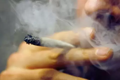 Fast 100 Gramm Haschisch hatte ein junger Mann dabei.