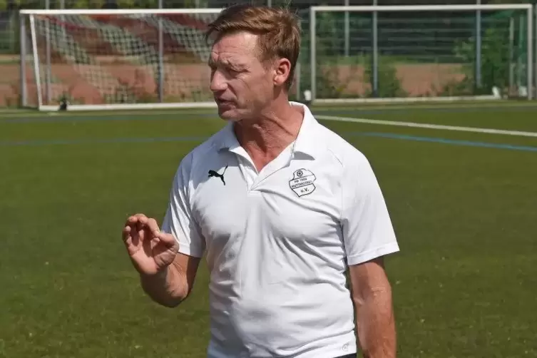 Muss mit einer Abschlussschwäche seiner Mannschaft klar kommen: Mutterstadts Trainer Michael Drese