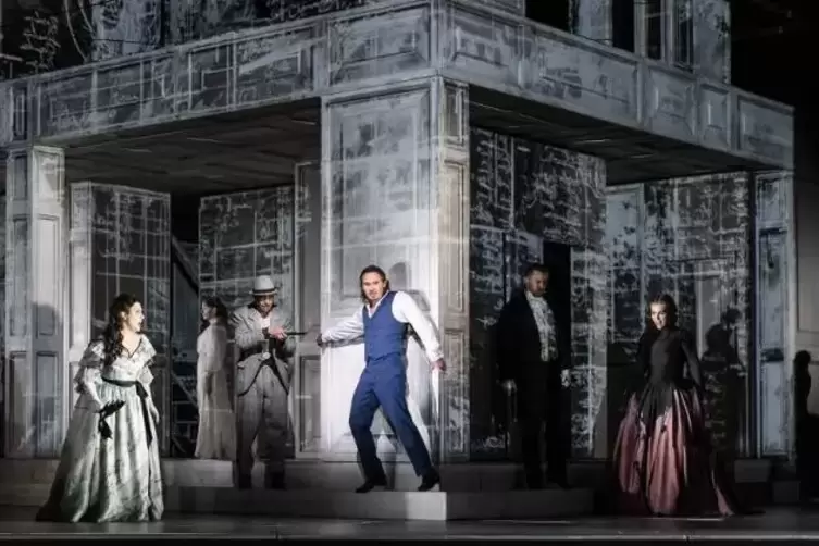 Erwin Schrott (Mitte) übernimmt die Rolle des „Don Giovanni“.