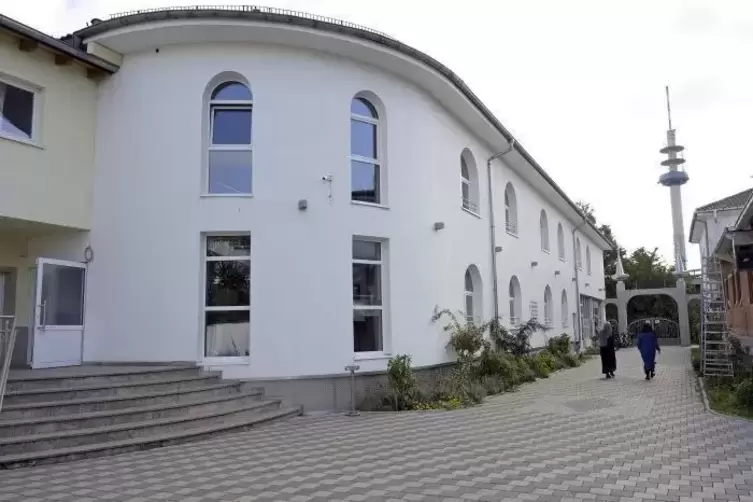 Die Alemi Islam Moschee in der Krummlachstra&szlig;e in West.