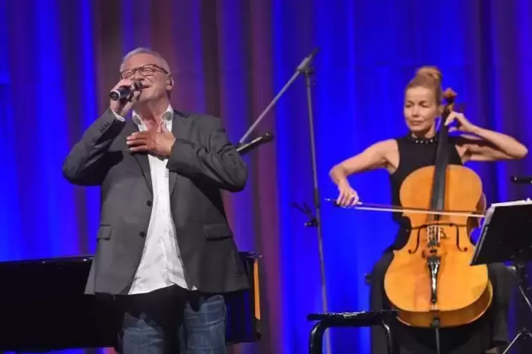 Große musikalische Momente: Konstantin Wecker und Fany Kammerlander am Cello.