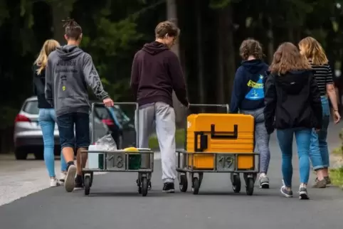 Bei Klassenfahren sollen rheinland-pfälzische Schüler vorrangig in Schullandheimen und Jugendherbergen untergebracht werden.
