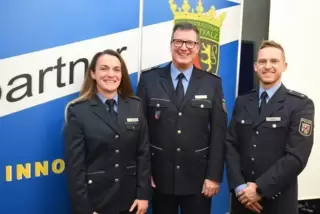 Präsident Ebling (Mitte) übergibt an Katja Brill, die auf Kai Antes folgt.