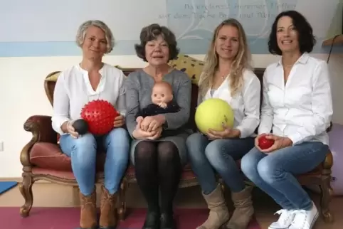 Gewachsen: Zum Tema der Hebammenpraxis „Pulsatilla“ gehören (von links) Cosima Kuhs, Adelinde Strobl, Luisa Jäckle und Barbara S
