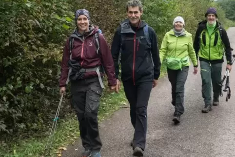 Vier von 248 Teilnehmern des Waldläufermarathons der Urlaubsregion Hauenstein: Judith aus Bad Bergzabern, Josef aus Bechingen so