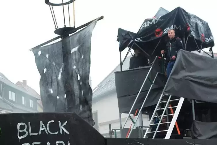 Sie enterten den Winnweilerer Umzug: Die Piraten der Black Pearl.