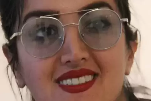 Seit der siebten Klasse malt Fatemeh Shojaiyan. Aufgewachsen ist sie in Schiras, einer Millionenstadt im Süden des Iran.